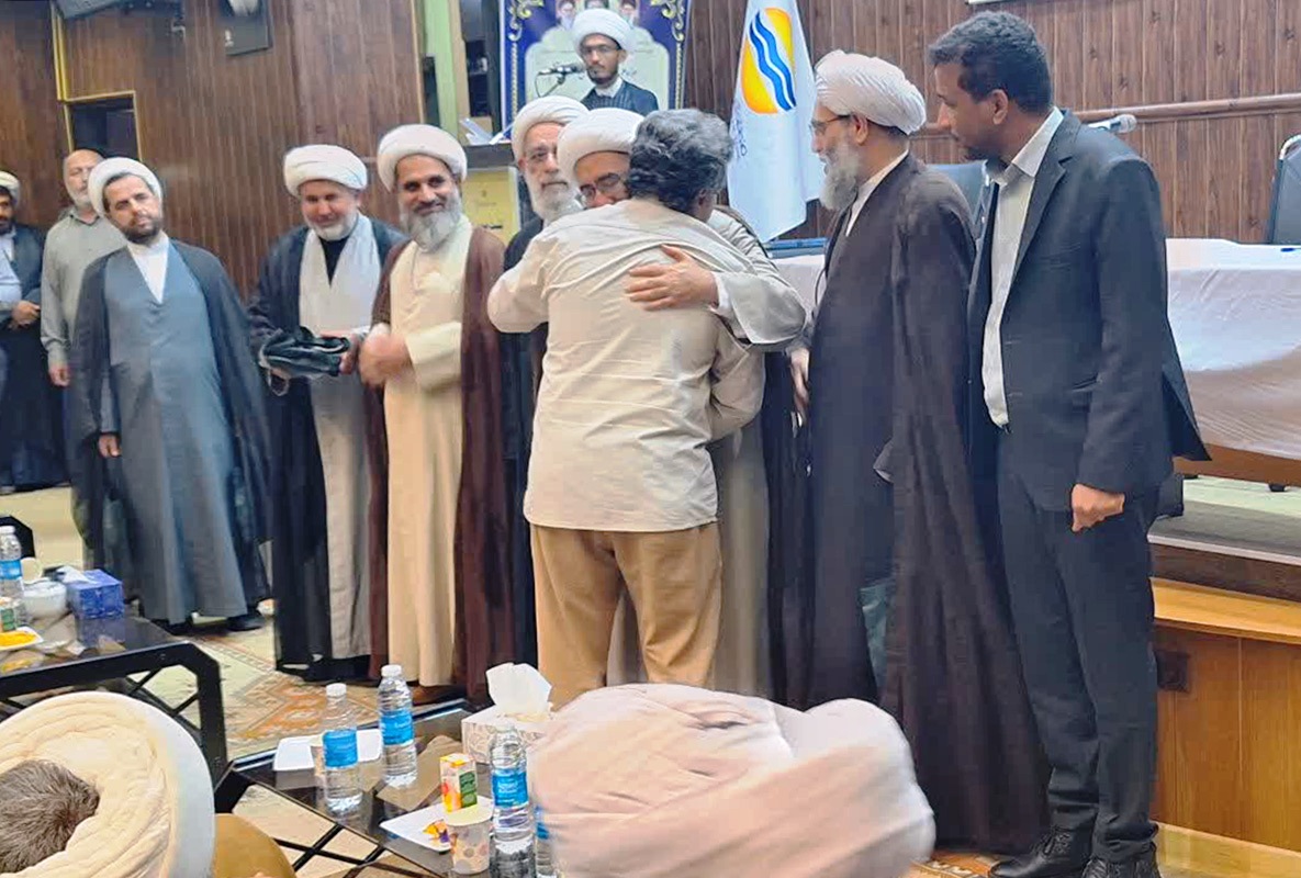 تجلیل از خانوادههای شهدای جنگ رمضان قشم با حضور مسئولان شورای عالی حوزههای علمیه تجلیل از خانوادههای شهدای جنگ رمضان قشم با حضور مسئولان شورای عالی حوزههای علمیه