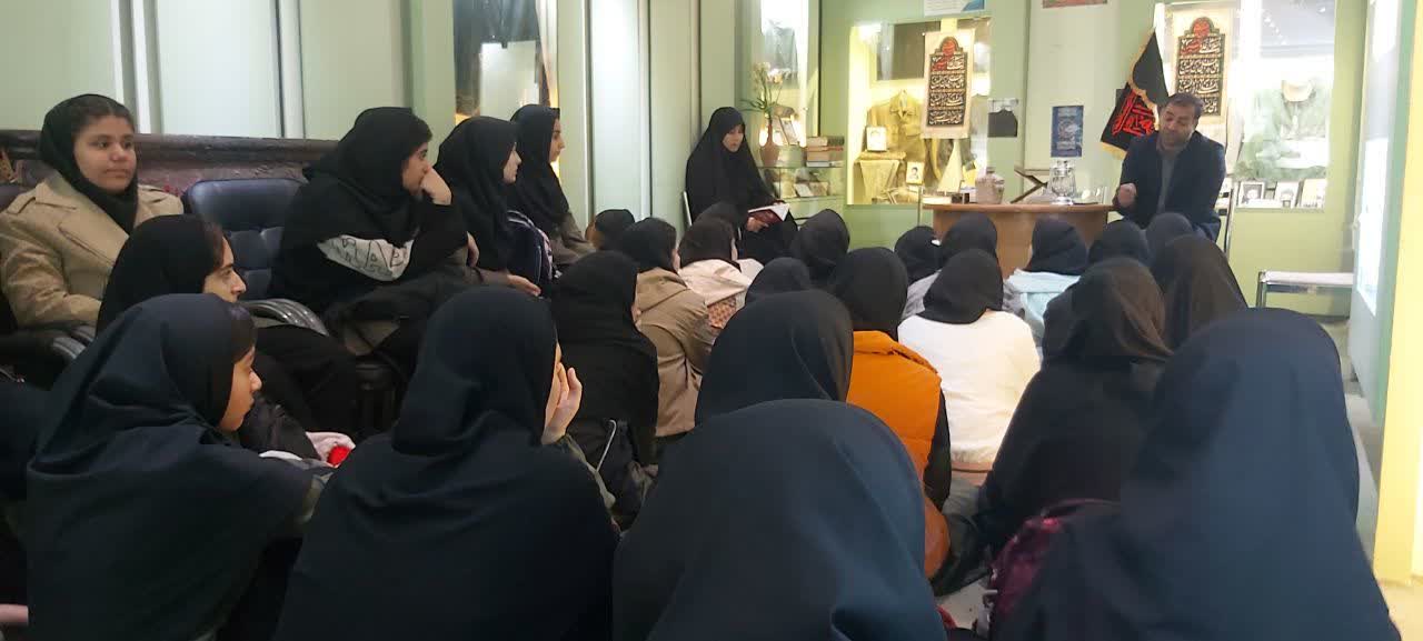 بازدید دانشآموزان مدرسه دخترانه الزهرا از موزه شهدای اردبیل+ عکس بازدید دانشآموزان مدرسه دخترانه الزهرا از موزه شهدای اردبیل+ عکس