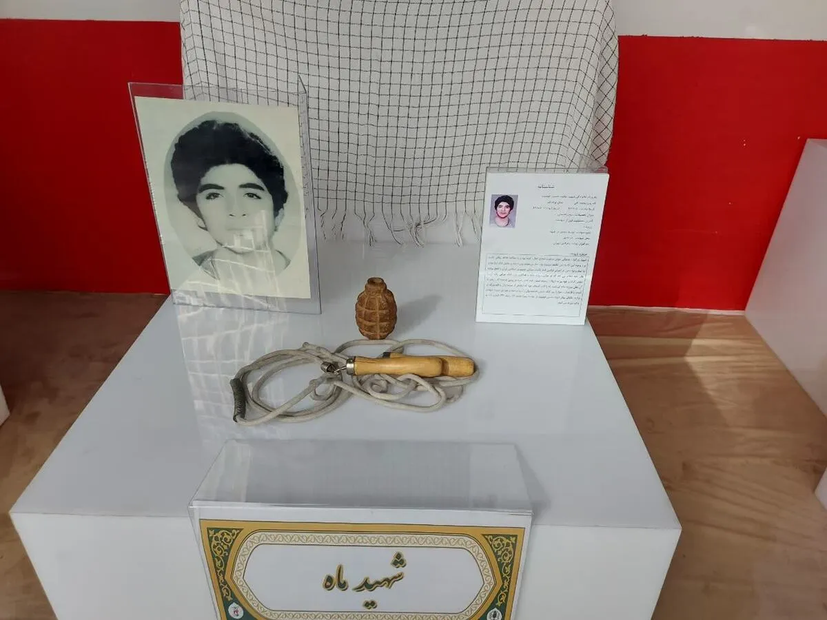 دانش‌آموز شهید در قاب ویترین «شهید ماه» نمایان شد